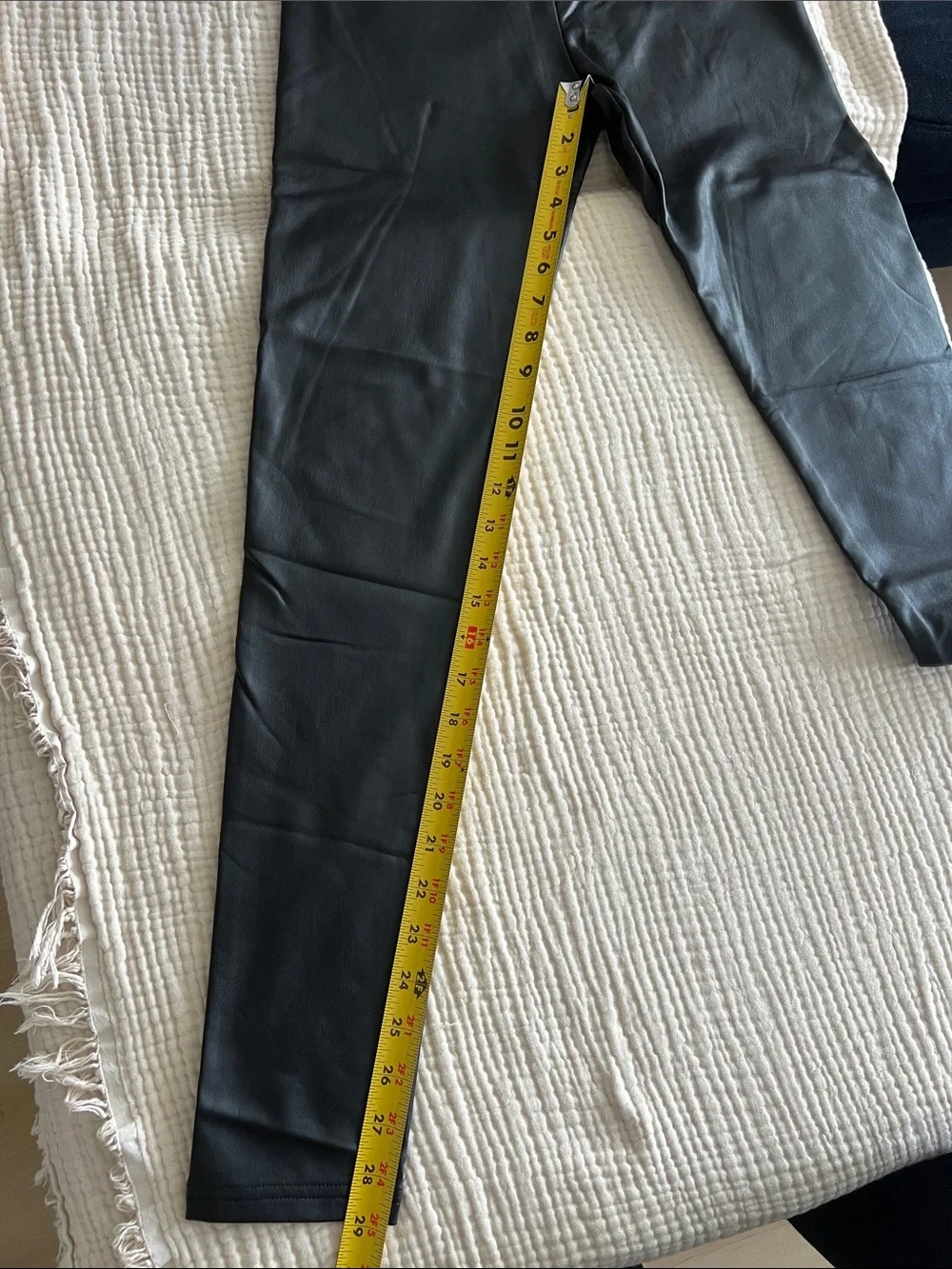 Faux Leather High-Waist Leggings - Black - Picture 6 of 6
